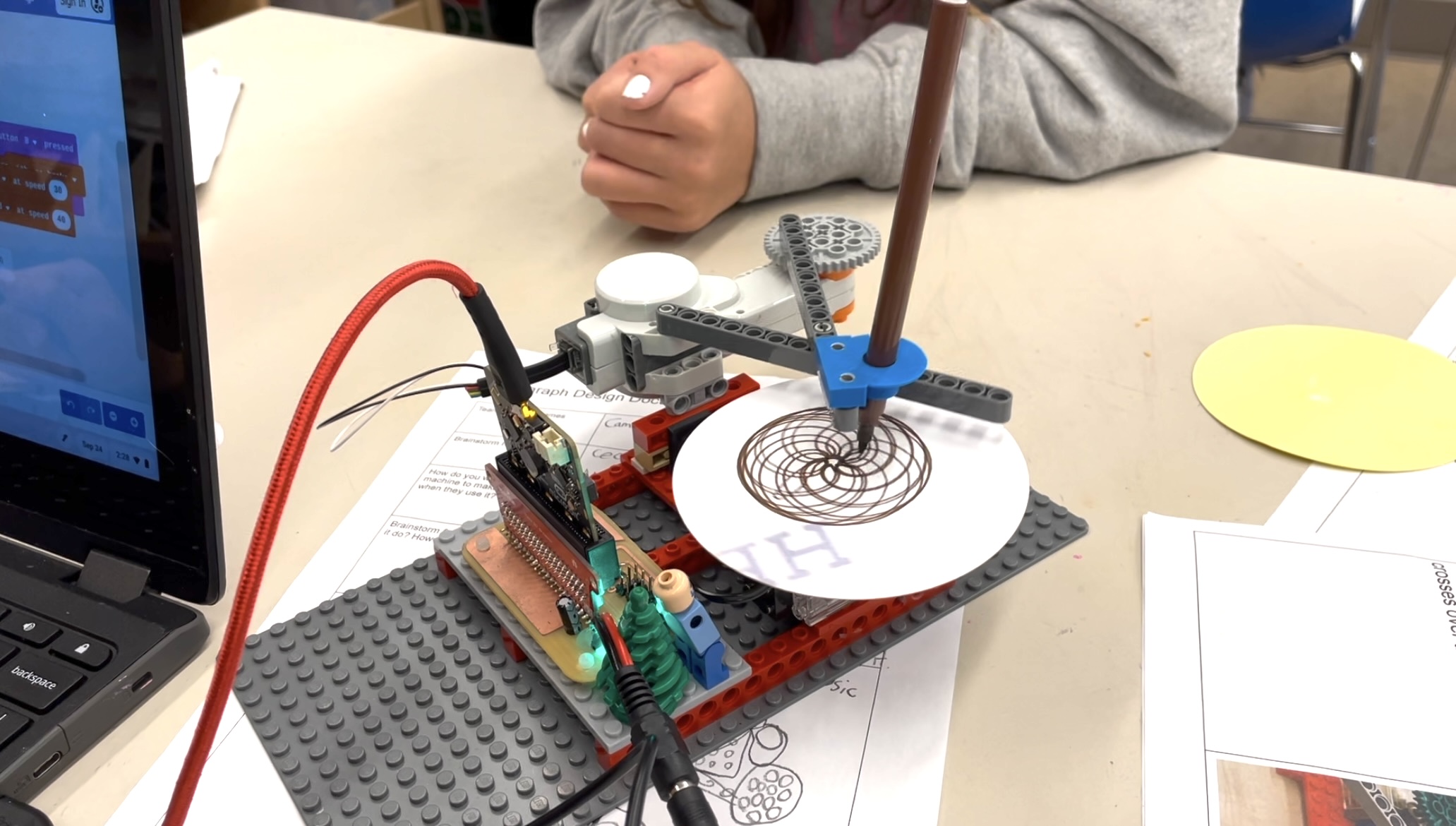 Lego Spirograph Machines project image
